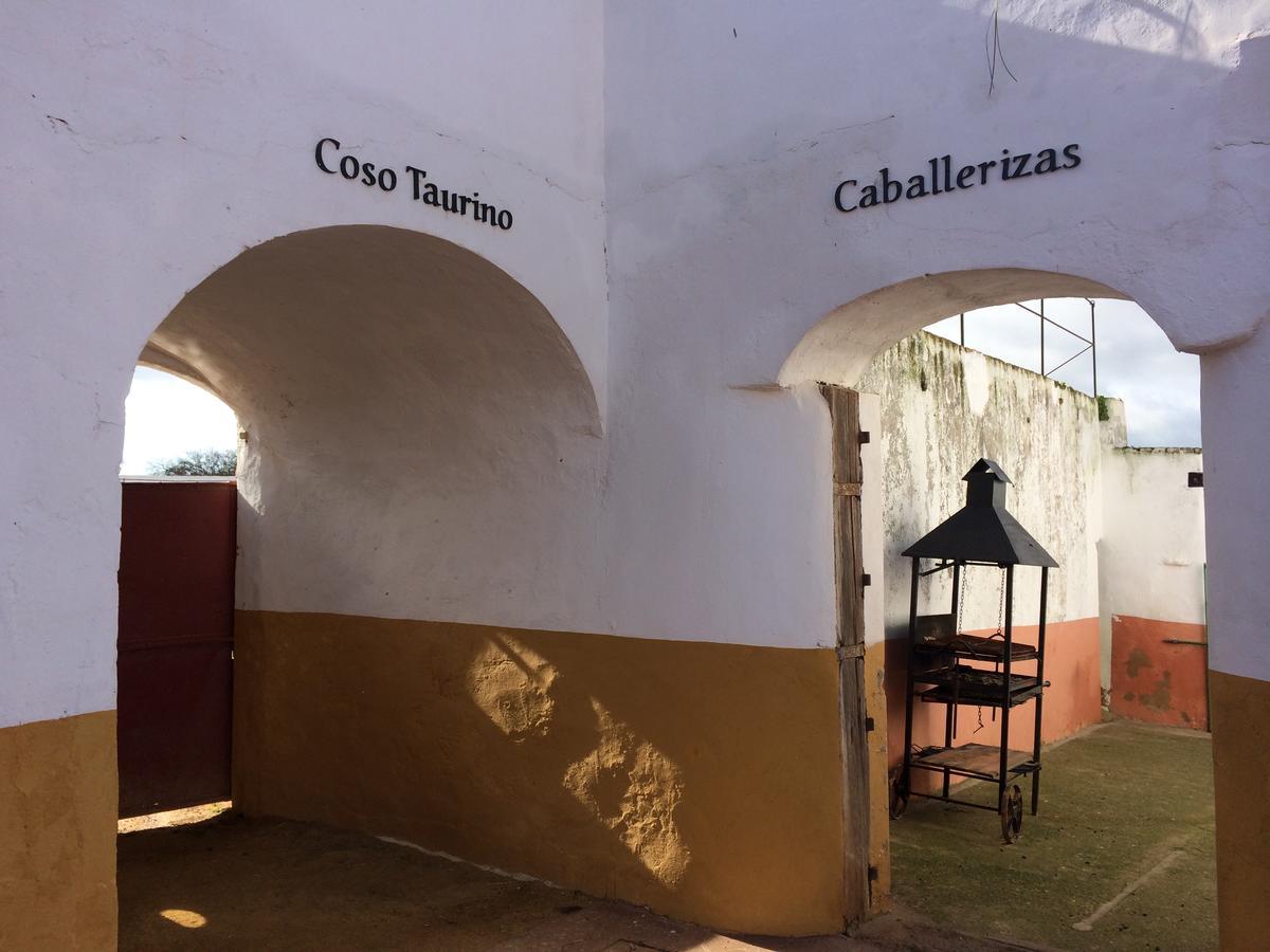 Hotel La Giralda Burguillos Del Cerro Екстер'єр фото