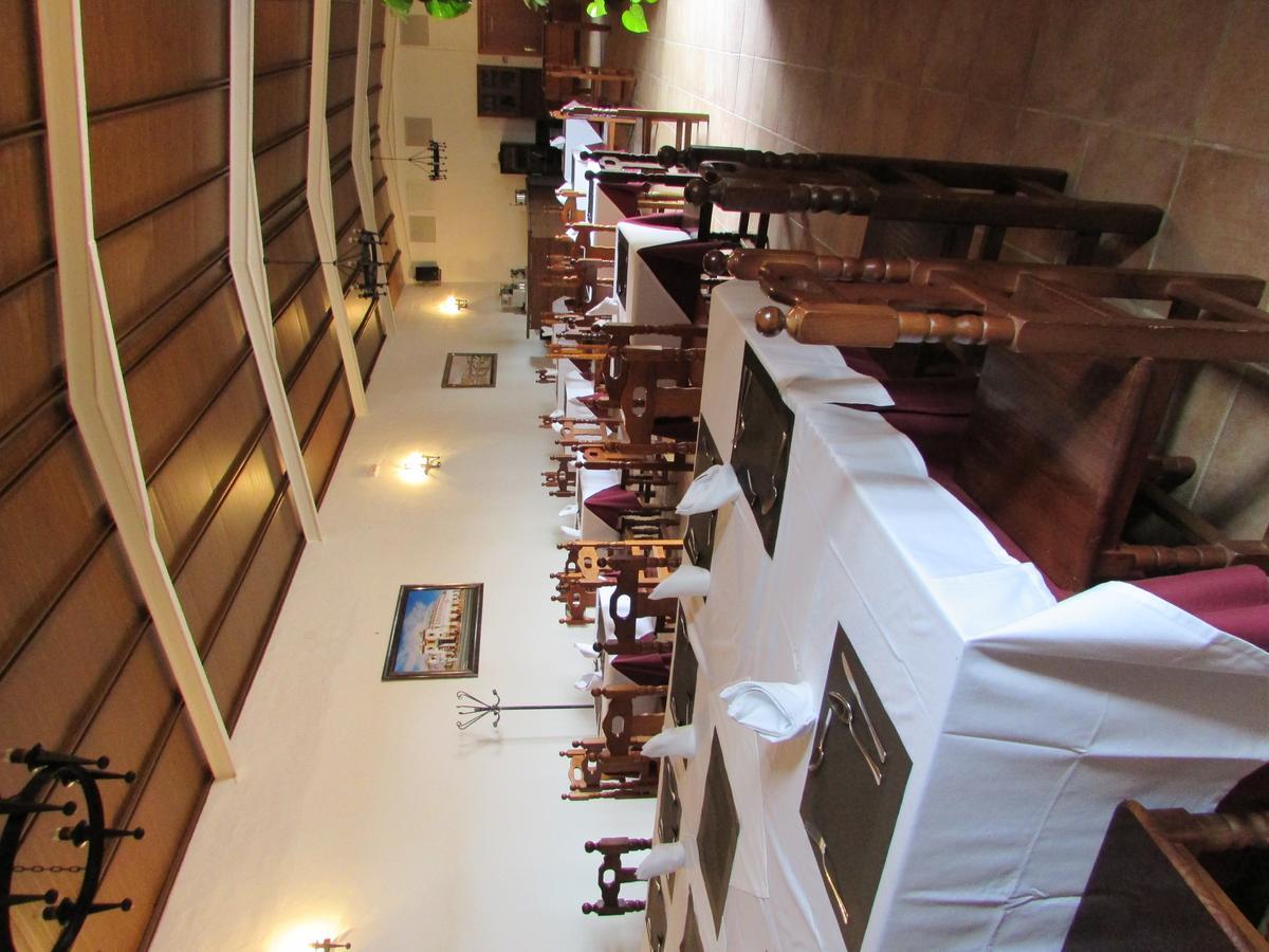 Hotel La Giralda Burguillos Del Cerro Екстер'єр фото