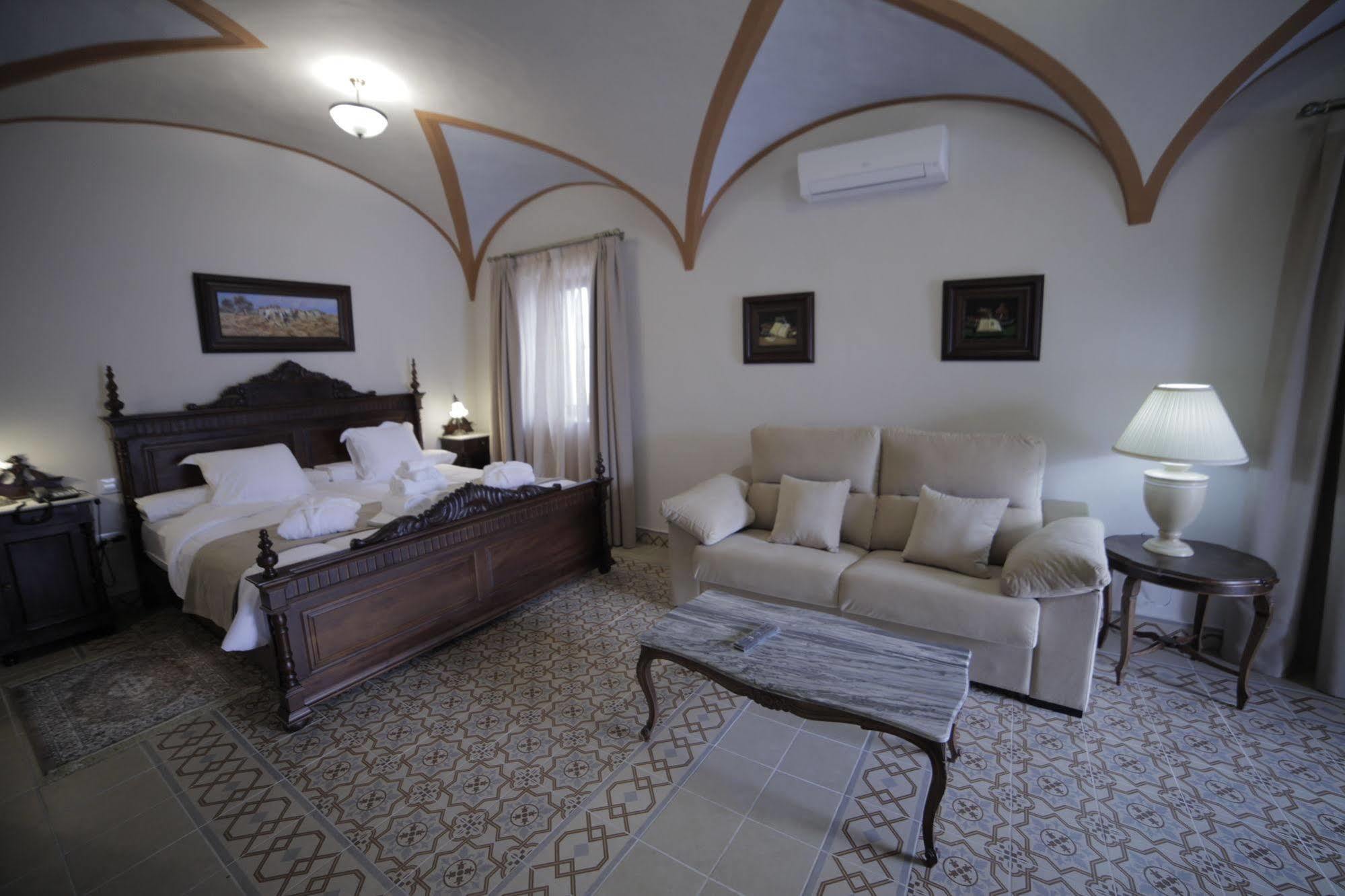 Hotel La Giralda Burguillos Del Cerro Екстер'єр фото