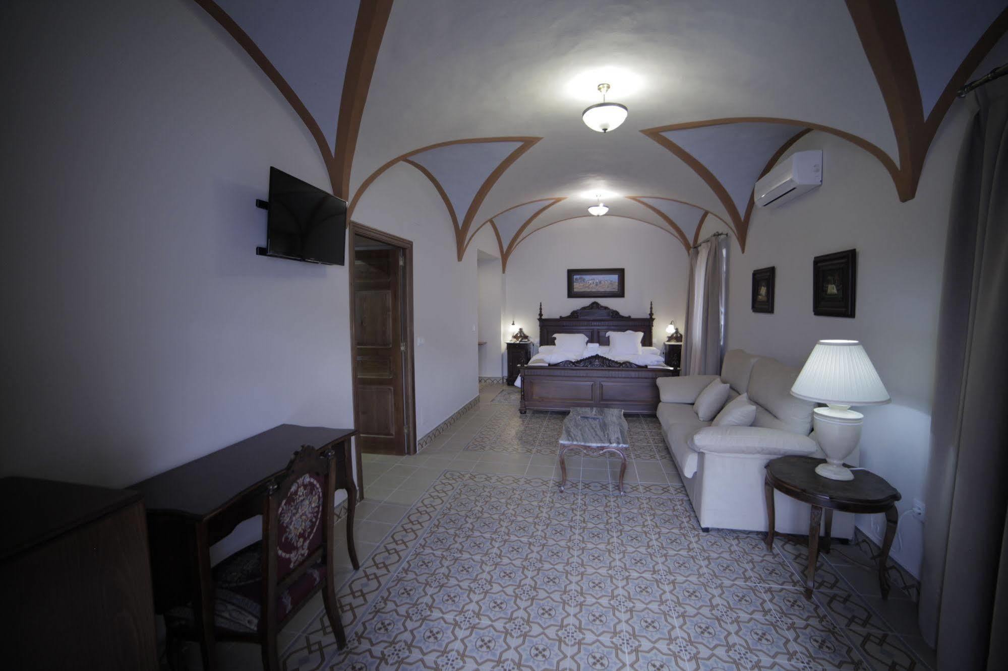 Hotel La Giralda Burguillos Del Cerro Екстер'єр фото
