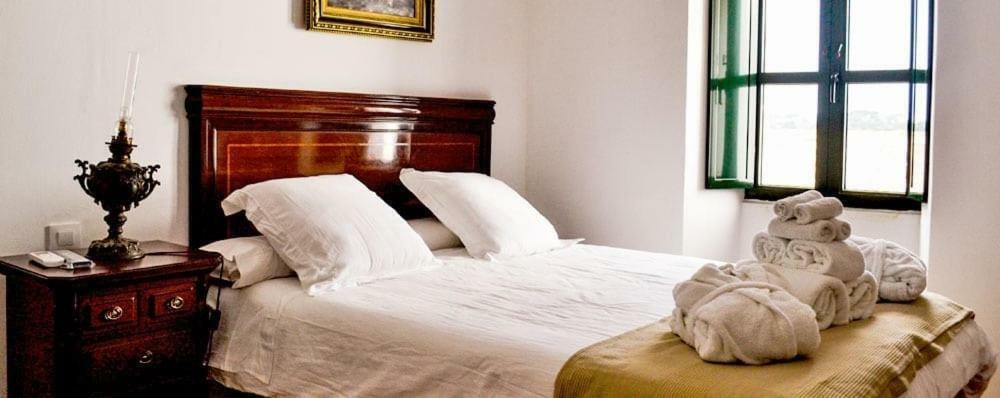Hotel La Giralda Burguillos Del Cerro Екстер'єр фото